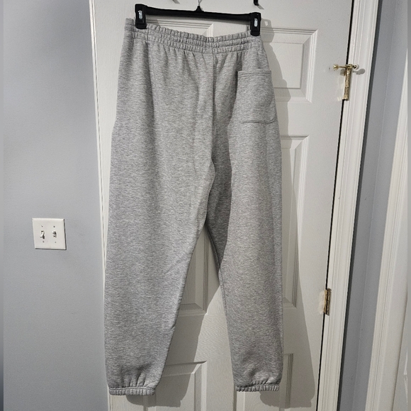 ⏰️NWOT: Mens Gray New Balance Logo Joggers - Size XL - Picture 8 of 12